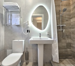 Family studio с одной большой кроватью и диваном в Leto