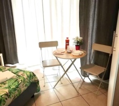 Двухместный номер Comfort с балконом двуспальная кровать в Kaktus Guest House