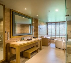 Клубный люкс Premium с балконом и с красивым видом из окна в Отель Dusit Thani Krabi Beach Resort