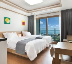 Двухместный номер Standard с балконом 2 отдельные кровати в Familia Hotel Jeju