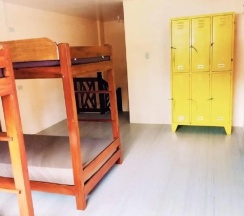 Кровать в общем номере (мужской номер) в Seaside Hue Resort