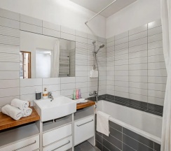 Студия Superior с красивым видом из окна в Апартаменты Стильная Студия в Башне Комплекса Ворота в Город