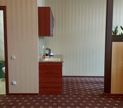 Апартаменты с просторной спальней, обеденной зоной и балконом в My Favourite Garden Hotel