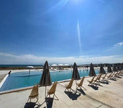 3-местный 2-комнатный номер полулюкс семейный в Ника