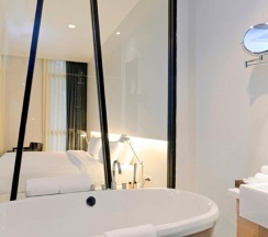 Двухместный номер Deluxe с видом на бассейн двуспальная кровать в Vismaya Suvarnabhumi Hotel