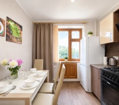 Апартаменты с 3 комнатами с балконом в Апартаменты Бизнес класс Проспект Героев 3а