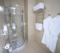 Семейный номер люкс с видом на монастырь в Покровская