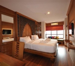 Двухместный номер Deluxe двуспальная кровать в Chalelarn Hotel
