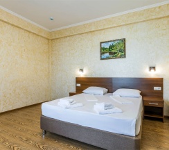 Семейный двухкомнатный с террасой и видом на море в Aqualife