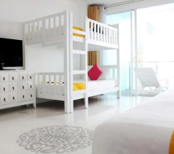 Номер Serene Wing Deluxe Family в Курортный отель The Old Phuket - Karon Beach Resort