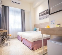 Двухместный номер Standard с видом на город двуспальная кровать в Rainbow Hotel