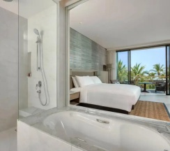 Номер с балконом и с видом на сад в Phuket Marriott Resort And Spa, Nai Yang Beach