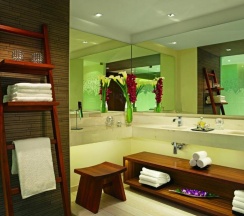 Двухместный люкс Preferred club Honeymoon oceanfront (двуспальная кровать) в Secrets The Vine Cancun - Adults Only - All Inclusive