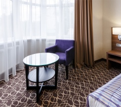 Бизнес с двуспальной кроватью KING SIZE в Raymond