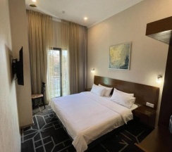 Двухместный номер Standard с видом на сад двуспальная кровать в Hotel City Centre