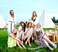 День в Ostrov Camp в Остров Кемп