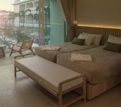 Номер Deluxe с балконом и с красивым видом из окна в Niranapa Boutique Resort