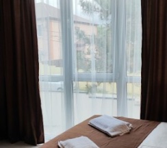 Двухместный номер без балкона с видом на улицу в Amina