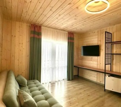Шестиместный семейный номер Superior с балконом в Manresa family resort