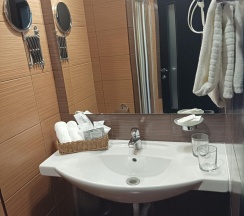 Номер комфорт с 1 двуспальной кроватью и балконом (с завтраком) в Ac-hotel