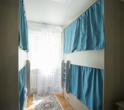 Кровать в общем номере (мужской номер) в Eleon