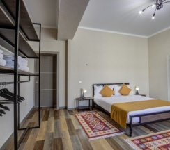 Семейный коттедж с балконом и с красивым видом из окна в Отель My Hotel Karakol