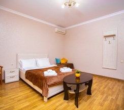 Семейный с двумя изолированными спальнями до 6 гостей с балконом в Джульетта