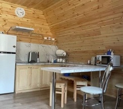 Двухместный семейный коттедж Мансарда с красивым видом из окна двуспальная кровать в А-фрейм дома