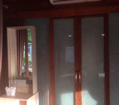 Коттедж с балконом в Check In & Chill Out Laem Sok Pier