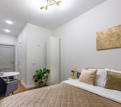 Светлый двухместный номер с удобствами в центре Санкт-Петербурга в Адриан