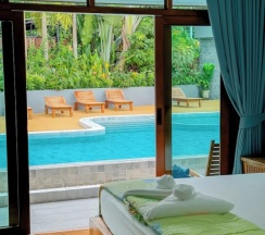 Двухместный номер Deluxe с видом на бассейн двуспальная кровать в Salakphet Resort