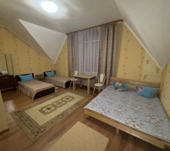Люкс с сан узлом и ванной (одиннадцатый номер№11 на третьем этаже) в Цимлянский двор