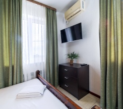 Двухместный номер Classic с видом на море и дендрарий двуспальная кровать в Delsochi