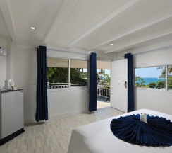 Номер Deluxe с балконом и с видом на море в Kata White Villas