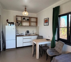 Апартаменты c 1 комнатой с балконом и с красивым видом из окна в Алыча