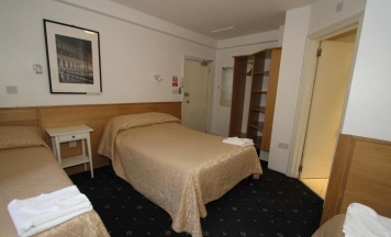 Четырёхместный номер Standard в The Ridgemount Hotel
