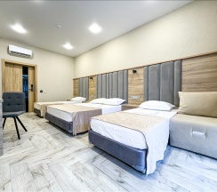 Корпус 2 *Делюкс* 5-ти местный (с балконом) в Анжелина