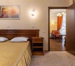 Люкс Классический (Двухкомнатный 3-х местный номер ) в Odeon