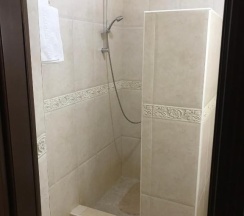 1 этаж I Стандарт двухместный с двуспальной кроватью в Марис