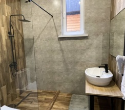 Коттедж с 3 комнатами с балконом и с красивым видом из окна в Borville