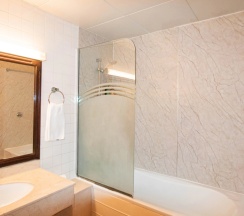 Двухместный номер Premium (2 отдельные кровати) в BM Beach Hotel