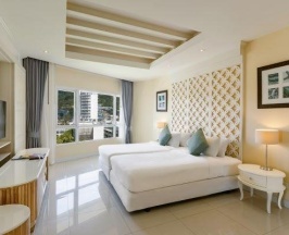 Четырёхместный люкс Embrace с 2 комнатами в Andaman Embrace Patong
