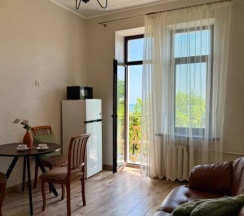 Уютная сталинка — первый дом у моря, прямо в парке и рядом с городским пляжем! в Как дома 05