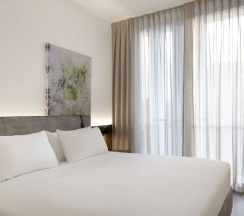 Двухместный номер Deluxe двуспальная кровать в J Hotel