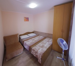 Стандартный трехместный номер в Риф