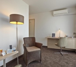 Полулюкс с балконом в Hotel Demas City