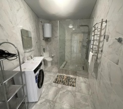 7-местные 2-комнатные апартаменты, 100 м², 3 этаж в Русское море