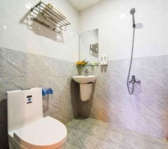 Двухместный семейный номер Standard двуспальная кровать в Hung Thu Hotel