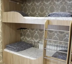 Кровать в общем номере (мужской номер) (общая ванная комната) в Игра