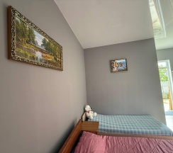 Комната стандарт с 2 односпальными и 1 двуспальной кроватью №1 в Алешкина мечта